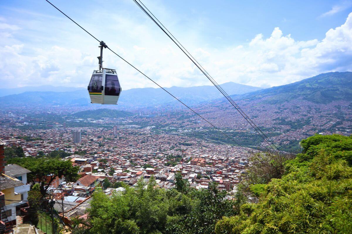 Medellin group tours with cable cars and cultural experiences. Medellín Metrocable view with Goran and Tatiana – Colombia Travel Consultation experts.