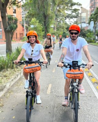 Colombian street food experience by bike through Medellín neighborhoods