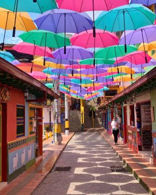 Street view of Guatape’s zócalos and vibrant houses