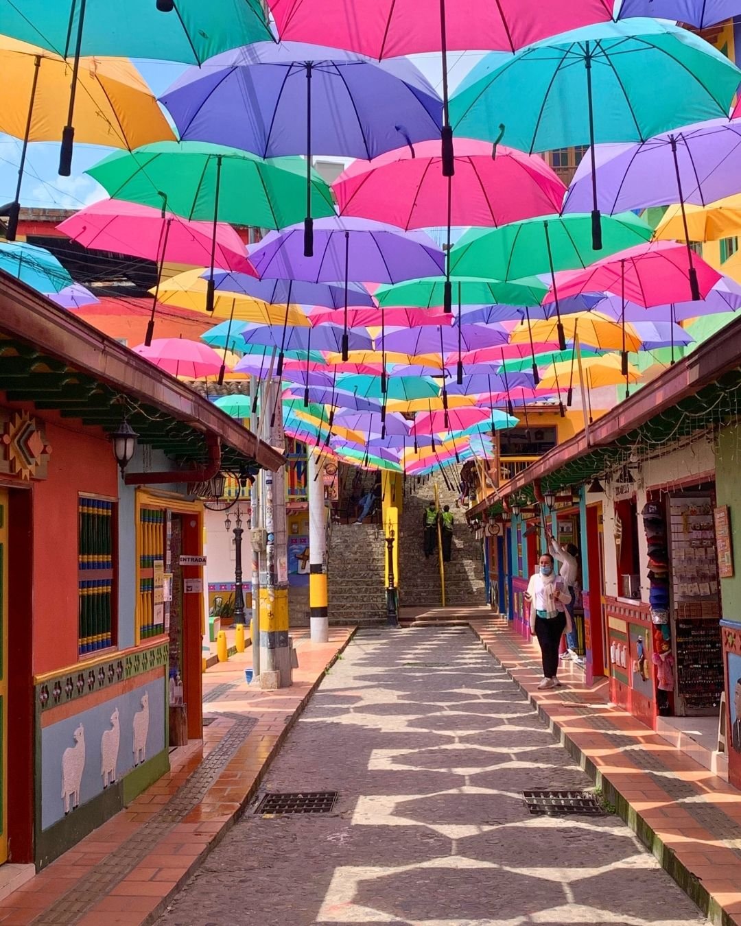 Street view of Guatape’s zócalos and vibrant houses